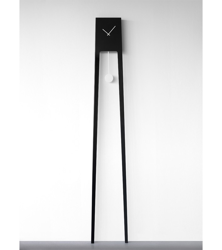 Design klokken van Finse ontwerper Ari Kanerva - TIUKU klok zwart - ARCHANA.NL Design klokken van Finse ontwerper Ari Kanerva - TIUKU klok zwart - ARCHANA.NL #arikanerva #clocks
