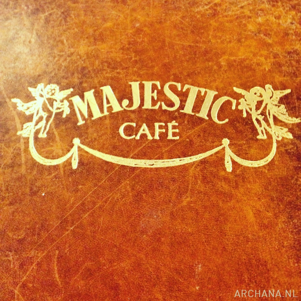 Feeling royal at Majestic Café in Porto, Portugal. It is called the most beautiful café in Porto and according to ucityguides.com it is mentioned as one of the most beautiful cafes in the world. - ARCHANA.NL | porto | oporto portugal | oporto travel | travel portugal porto | vakantie portugal | vakantie porto | citytrip portugal | citytrip porto #porto #oporto #portugal