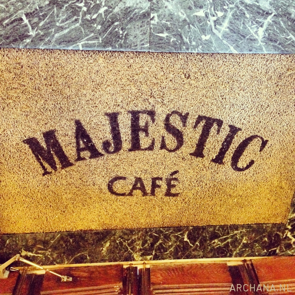 Feeling royal at Majestic Café in Porto, Portugal. It is called the most beautiful café in Porto and according to ucityguides.com it is mentioned as one of the most beautiful cafes in the world. - ARCHANA.NL | porto | oporto portugal | oporto travel | travel portugal porto | vakantie portugal | vakantie porto | citytrip portugal | citytrip porto #porto #oporto #portugal