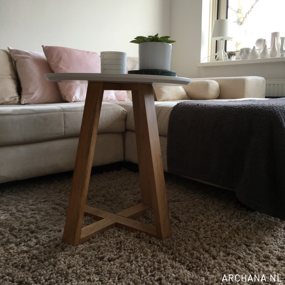 Butik Winay bijzettafel van fonQ.nl - review - wit rond bijzettafeltje - ARCHANA.NL
