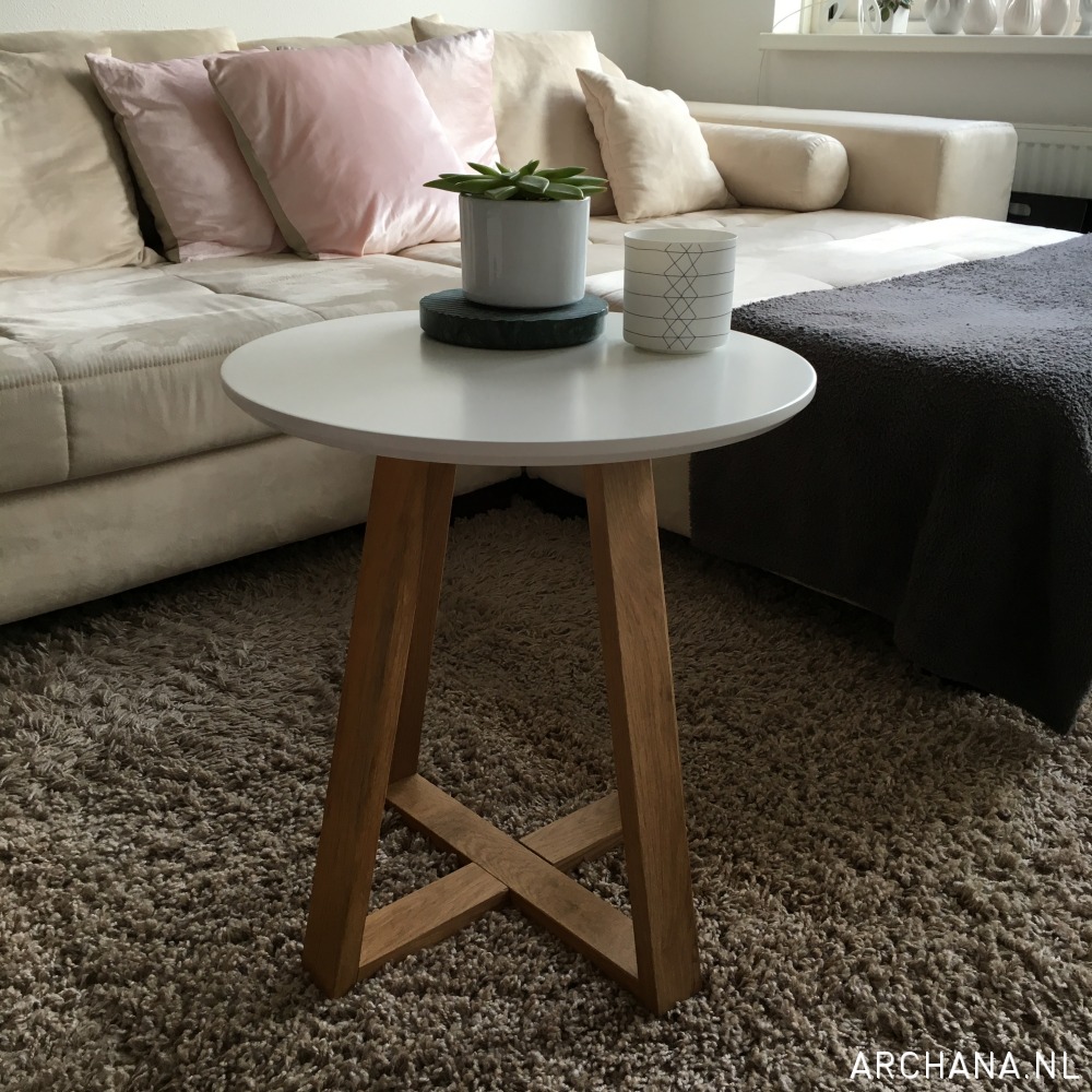 Butik Winay bijzettafel van fonQ.nl - review - wit rond bijzettafeltje - ARCHANA.NL