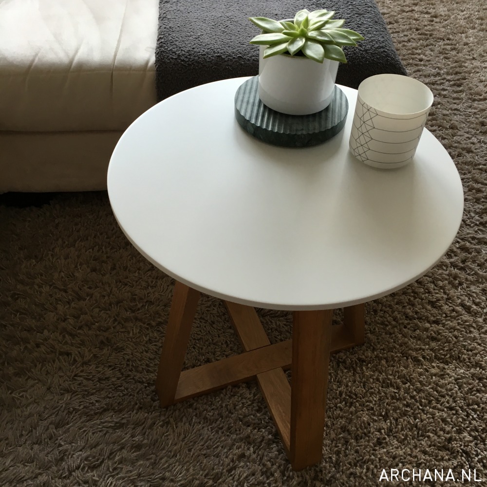Butik Winay bijzettafel van fonQ.nl - review - wit rond bijzettafeltje - ARCHANA.NL