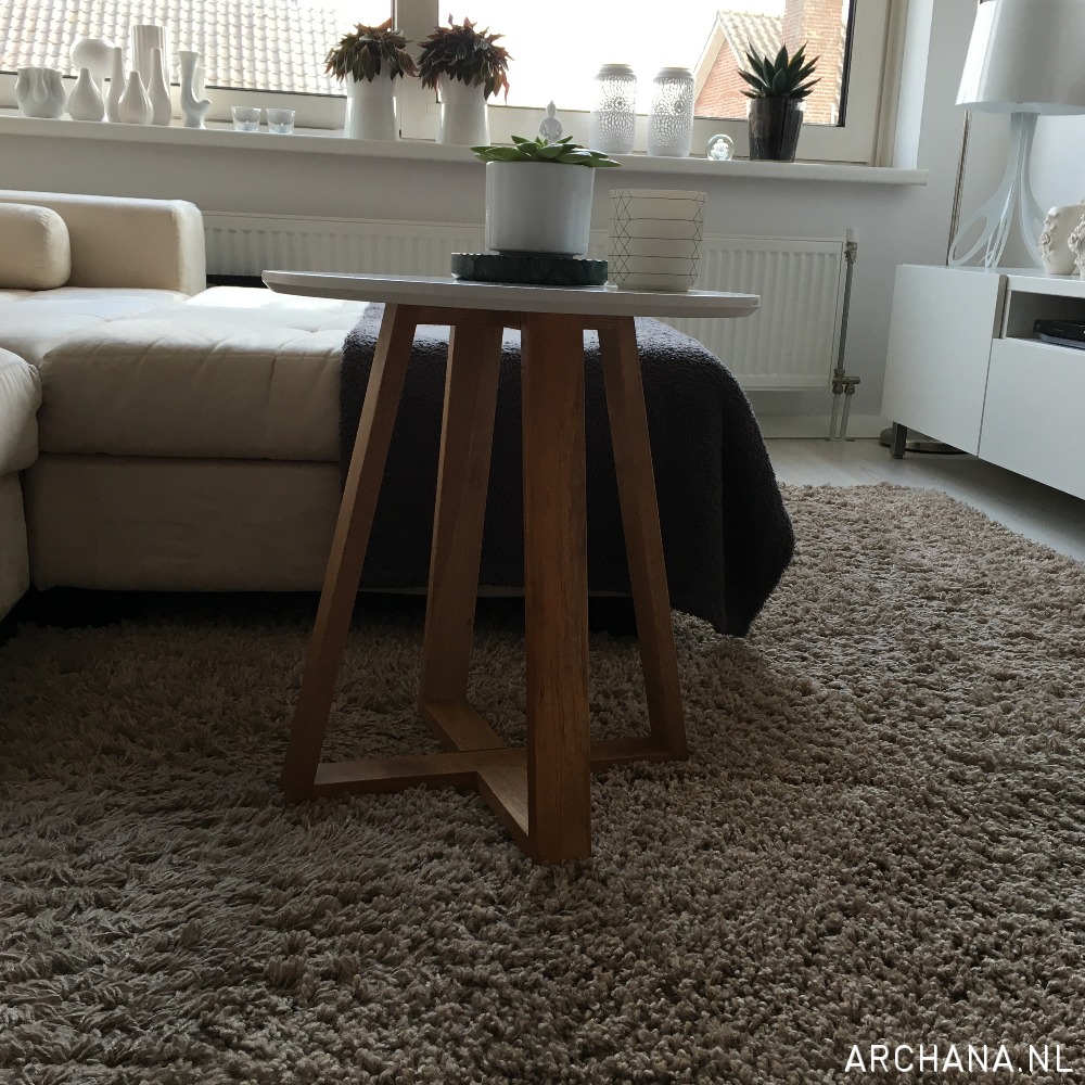 Butik Winay bijzettafel van fonQ.nl - review - wit rond bijzettafeltje - ARCHANA.NL