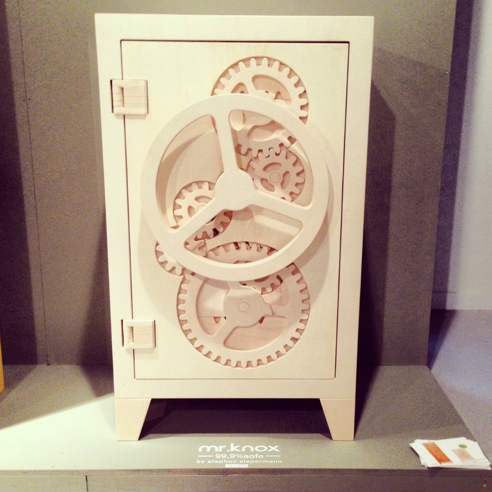 Handgemaakte houten design meubel Handgemaakte houten design meubel