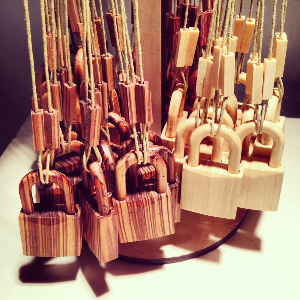 Handgemaakte houten woonaccessoires Handgemaakte houten woonaccessoires